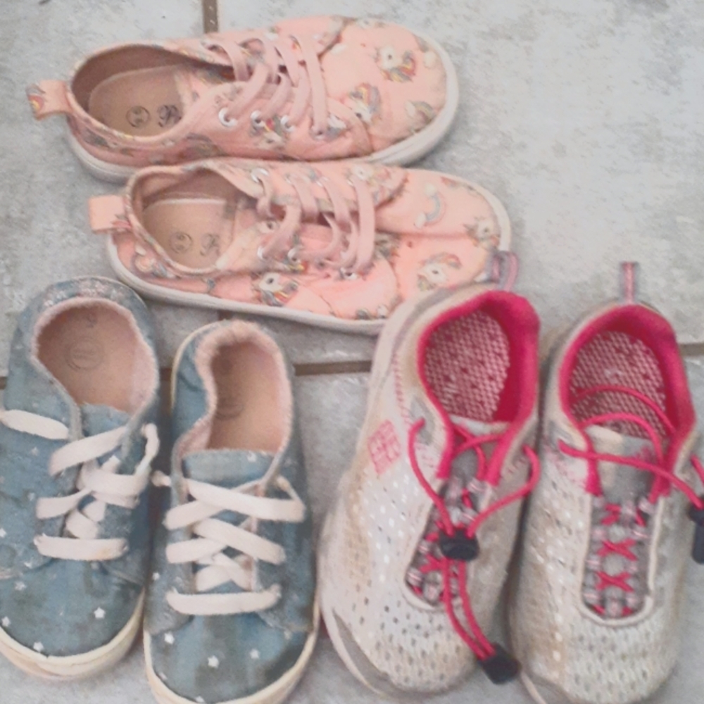 Toddler size 9 play shoes